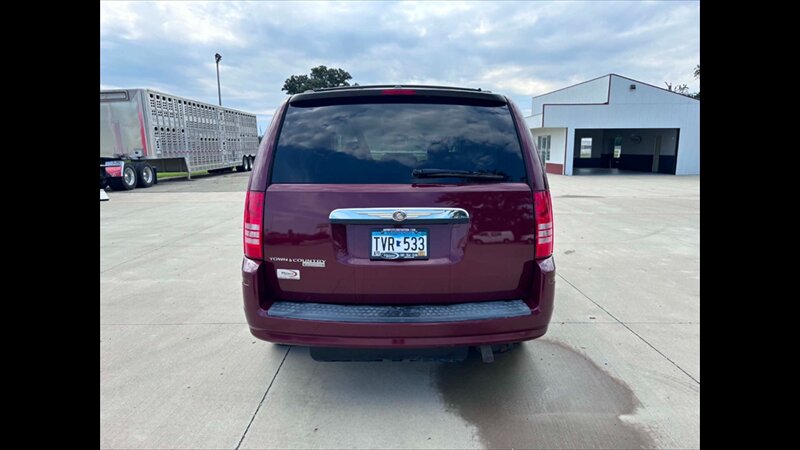 2008 Chrysler Town & Country Touring - Photo 6 - Spring Valley, MN 55975