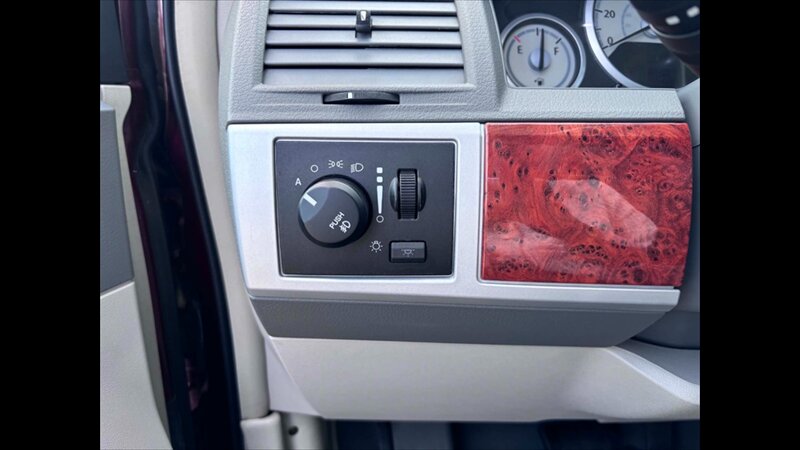 2008 Chrysler Town & Country Touring - Photo 10 - Spring Valley, MN 55975