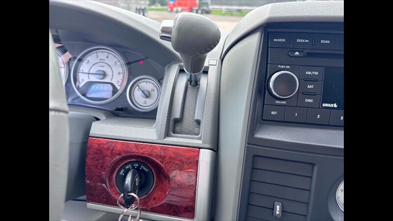 2008 Chrysler Town & Country Touring - Photo 13 - Spring Valley, MN 55975