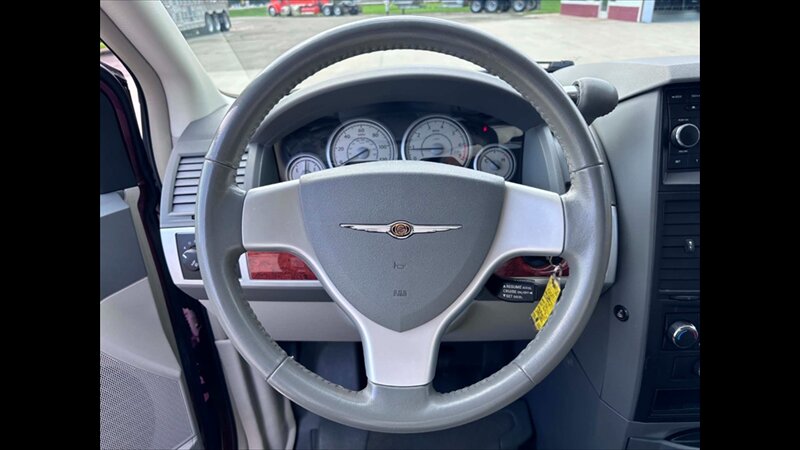 2008 Chrysler Town & Country Touring - Photo 8 - Spring Valley, MN 55975