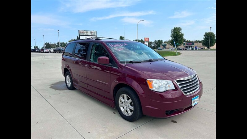 2008 Chrysler Town & Country Touring - Photo 12 - Spring Valley, MN 55975