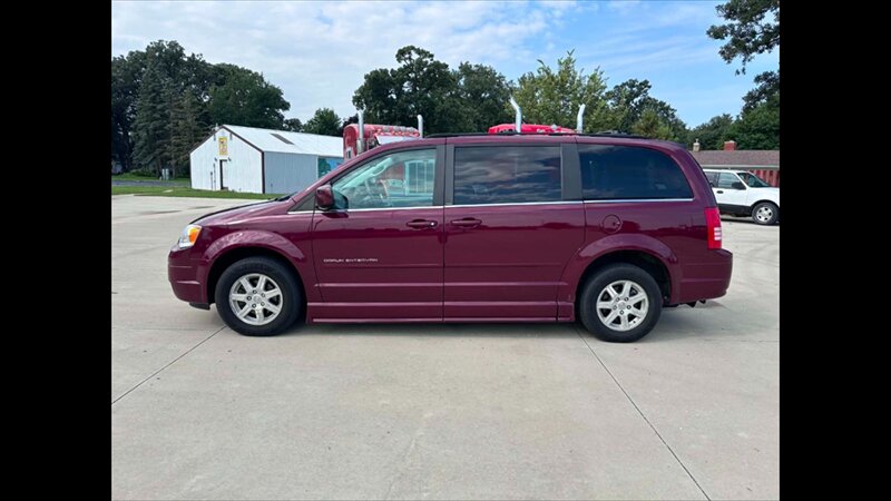 2008 Chrysler Town & Country Touring - Photo 2 - Spring Valley, MN 55975