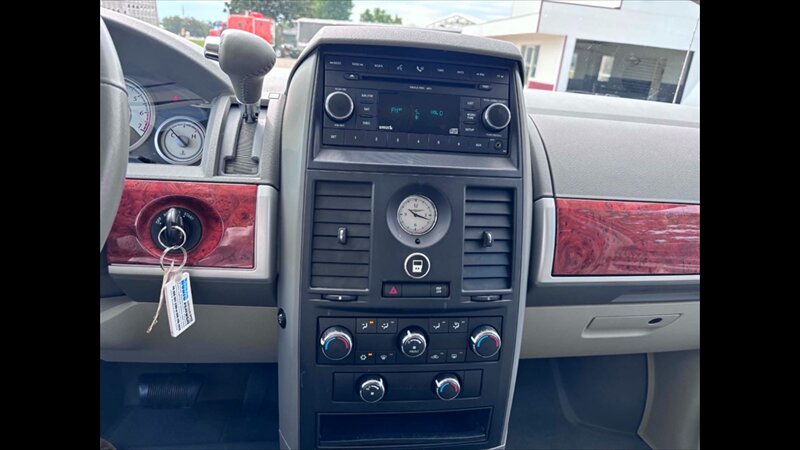 2008 Chrysler Town & Country Touring - Photo 19 - Spring Valley, MN 55975