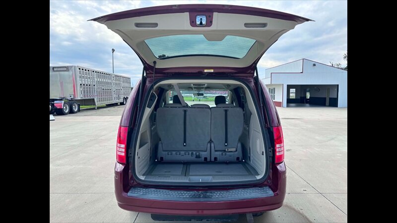 2008 Chrysler Town & Country Touring - Photo 22 - Spring Valley, MN 55975