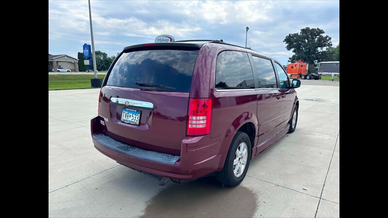 2008 Chrysler Town & Country Touring - Photo 5 - Spring Valley, MN 55975
