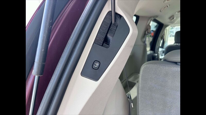 2008 Chrysler Town & Country Touring - Photo 21 - Spring Valley, MN 55975