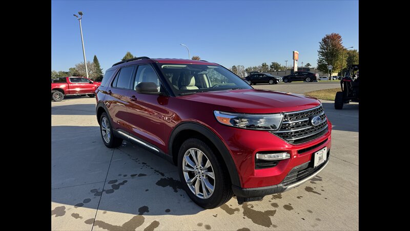 2023 Ford Explorer XLT - Photo 1 - Spring Valley, MN 55975
