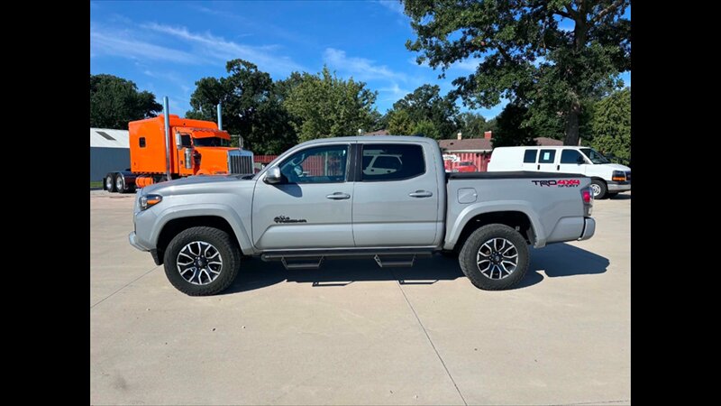 2021 Toyota Tacoma TRD Sport - Photo 2 - Spring Valley, MN 55975