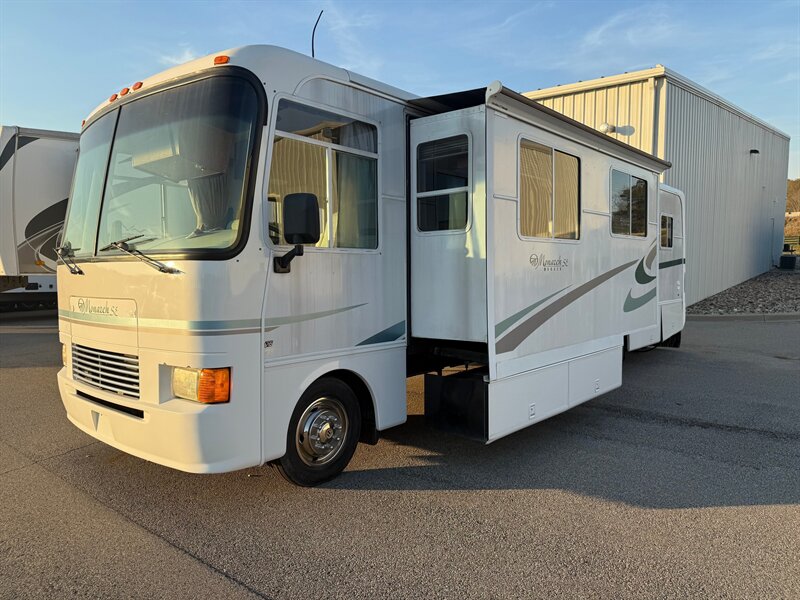 2002 Monaco Monarch SE - Photo 1 - Shelbyville, KY 40065