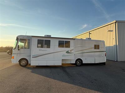 2002 Monaco Monarch SE   - Photo 2 - Shelbyville, KY 40065