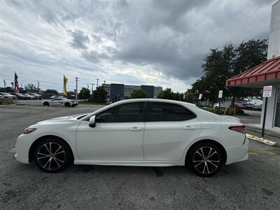 2018 Toyota Camry SE   - Photo 7 - Miami, FL 33155