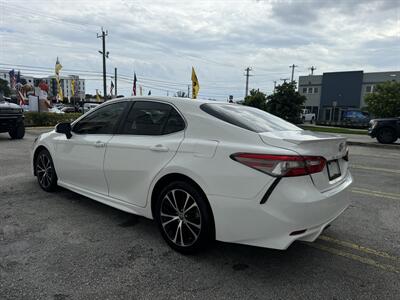 2018 Toyota Camry SE   - Photo 8 - Miami, FL 33155