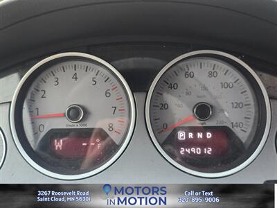 2012 Volkswagen Routan SEL - Photo 11 - Saint Cloud, MN 56301