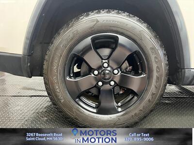 2012 Jeep Grand Cherokee Laredo 4WD w/Sunroof - Photo 19 - Saint Cloud, MN 56301