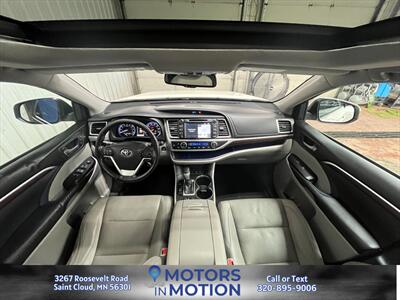 2015 Toyota Highlander Limited Platinum AWD   - Photo 11 - Saint Cloud, MN 56301