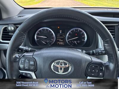 2015 Toyota Highlander Limited Platinum AWD - Photo 11 - Saint Cloud, MN 56301