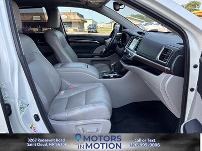 2015 Toyota Highlander Limited Platinum AWD - Photo 16 - Saint Cloud, MN 56301