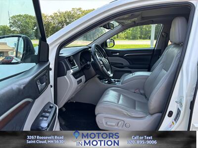 2015 Toyota Highlander Limited Platinum AWD - Photo 9 - Saint Cloud, MN 56301