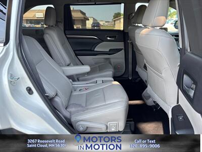 2015 Toyota Highlander Limited Platinum AWD - Photo 15 - Saint Cloud, MN 56301