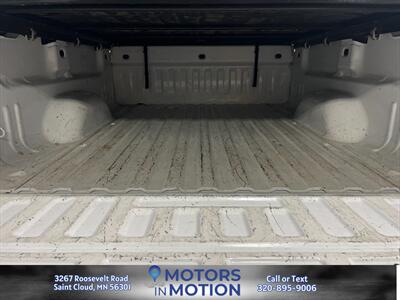 2018 GMC Sierra 1500 SLE 4x4 - Photo 16 - Saint Cloud, MN 56301