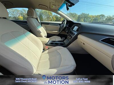2017 Hyundai SONATA SE - Photo 18 - Saint Cloud, MN 56301