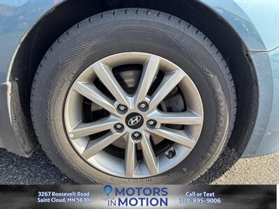 2017 Hyundai SONATA SE - Photo 9 - Saint Cloud, MN 56301