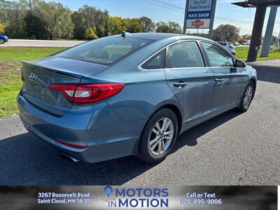 2017 Hyundai SONATA SE - Photo 5 - Saint Cloud, MN 56301