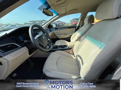 2017 Hyundai SONATA SE - Photo 10 - Saint Cloud, MN 56301