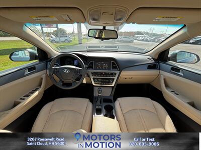 2017 Hyundai SONATA SE - Photo 11 - Saint Cloud, MN 56301