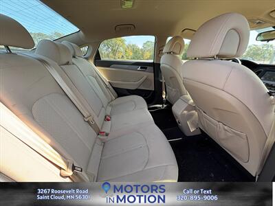 2017 Hyundai SONATA SE - Photo 17 - Saint Cloud, MN 56301