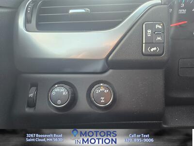 2017 Chevrolet Suburban LT   - Photo 12 - Saint Cloud, MN 56301