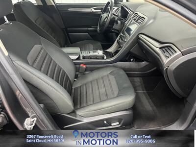 2019 Ford Fusion Hybrid SE   - Photo 18 - Saint Cloud, MN 56301