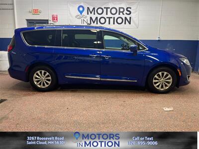 2019 Chrysler Pacifica Touring L   - Photo 5 - Saint Cloud, MN 56301