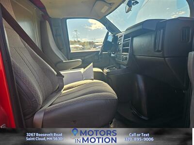 2018 GMC Savana 3500 6.0L   - Photo 15 - Saint Cloud, MN 56301
