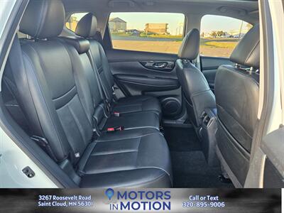 2019 Nissan Rogue SL AWD w/Sunroof - Photo 18 - Saint Cloud, MN 56301