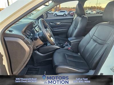 2019 Nissan Rogue SL AWD w/Sunroof - Photo 15 - Saint Cloud, MN 56301