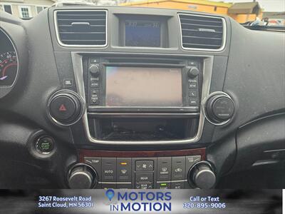 2013 Toyota Highlander Limited AWD V6 w/Sunroof - Photo 12 - Saint Cloud, MN 56301