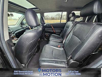 2013 Toyota Highlander Limited AWD V6 w/Sunroof - Photo 15 - Saint Cloud, MN 56301