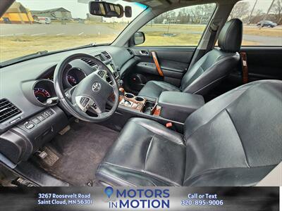 2013 Toyota Highlander Limited AWD V6 w/Sunroof - Photo 9 - Saint Cloud, MN 56301