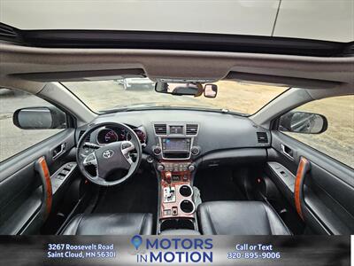 2013 Toyota Highlander Limited AWD V6 w/Sunroof - Photo 10 - Saint Cloud, MN 56301