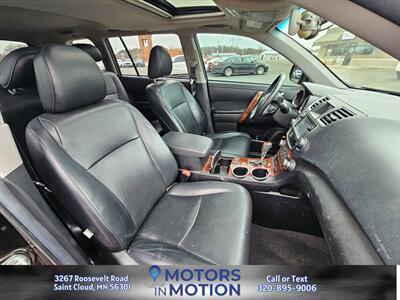 2013 Toyota Highlander Limited AWD V6 w/Sunroof - Photo 19 - Saint Cloud, MN 56301