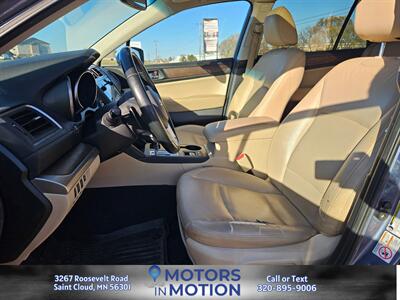 2016 Subaru Outback 2.5i Limited w/Sunroof - Photo 14 - Saint Cloud, MN 56301