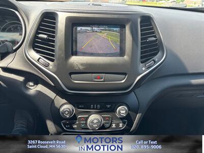 2019 Jeep Cherokee Latitude Plus AWD V6 - Photo 11 - Saint Cloud, MN 56301
