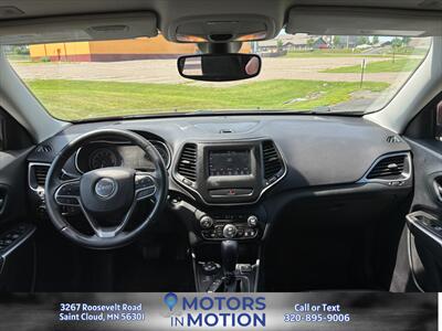 2019 Jeep Cherokee Latitude Plus AWD V6 - Photo 10 - Saint Cloud, MN 56301