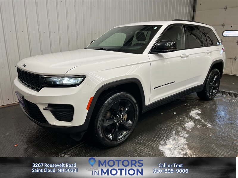 2023 Jeep Grand Cherokee Altitude AWD  