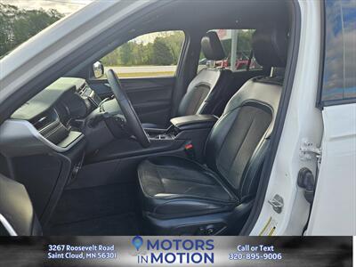 2023 Jeep Grand Cherokee Altitude AWD - Photo 3 - Saint Cloud, MN 56301