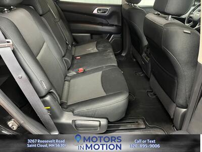 2019 Nissan Pathfinder S 4WD - Photo 18 - Saint Cloud, MN 56301