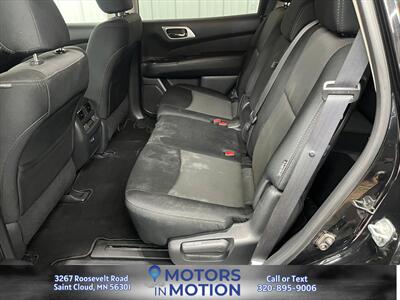 2019 Nissan Pathfinder S 4WD - Photo 15 - Saint Cloud, MN 56301