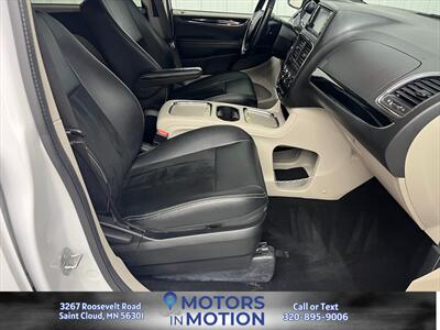 2018 Dodge Grand Caravan SXT   - Photo 12 - Saint Cloud, MN 56301