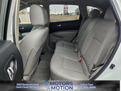 2013 Nissan Rogue SV AWD w/Sunroof - Photo 14 - Saint Cloud, MN 56301